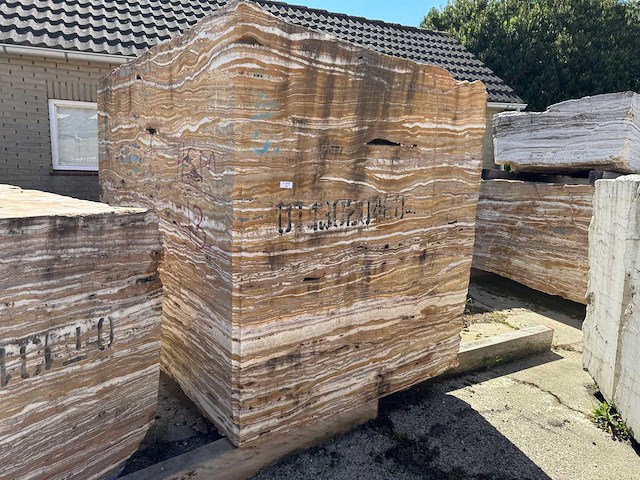 Blok marmer - voorraad natuursteen - afbeelding 1 van  2