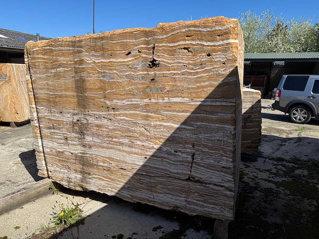 Blok marmer - voorraad natuursteen - afbeelding 2 van  2