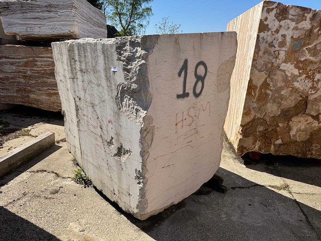 Blok marmer - voorraad natuursteen - afbeelding 1 van  2