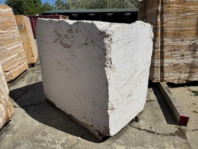 Blok marmer - voorraad natuursteen - afbeelding 2 van  2