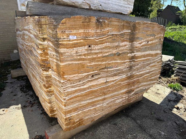 Blok marmer - voorraad natuursteen - afbeelding 1 van  2