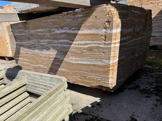 Blok marmer - voorraad natuursteen - afbeelding 2 van  2