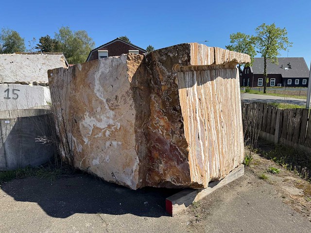 Blok marmer - voorraad natuursteen - afbeelding 1 van  2