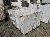 Blok marmer - voorraad natuursteen - afbeelding 1 van  2