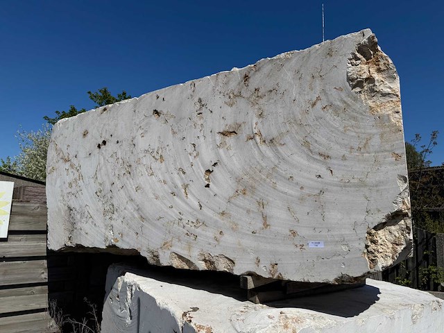 Blok marmer - voorraad natuursteen - afbeelding 1 van  2
