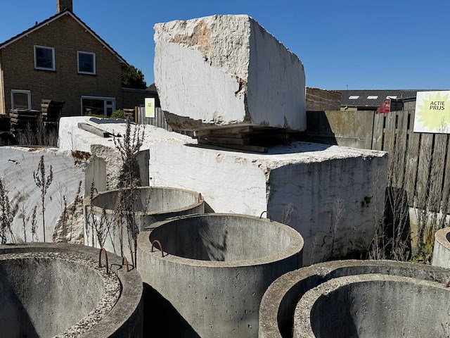 Blok marmer - voorraad natuursteen - afbeelding 1 van  2