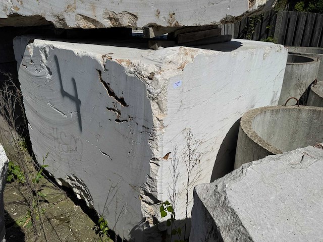 Blok marmer - voorraad natuursteen - afbeelding 2 van  2