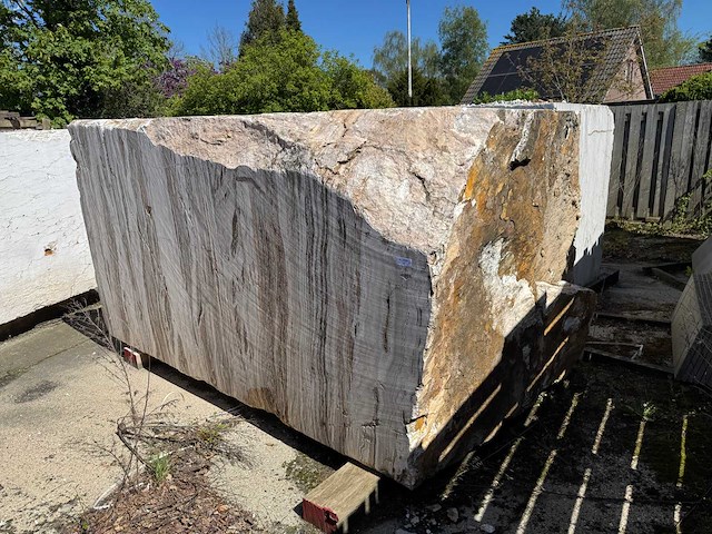 Blok marmer - voorraad natuursteen - afbeelding 1 van  2