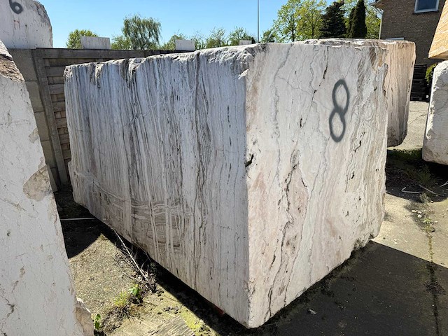 Blok marmer - voorraad natuursteen - afbeelding 2 van  2