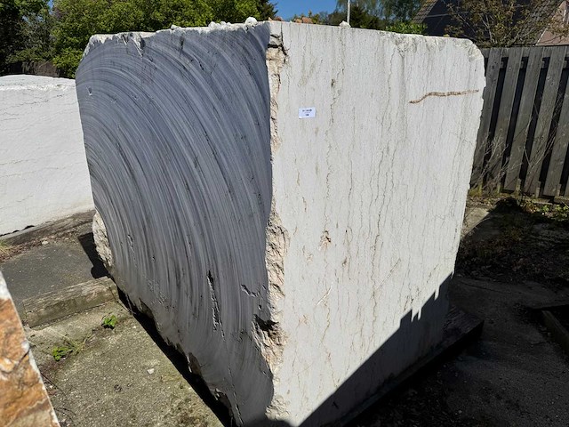 Blok marmer - voorraad natuursteen - afbeelding 1 van  2