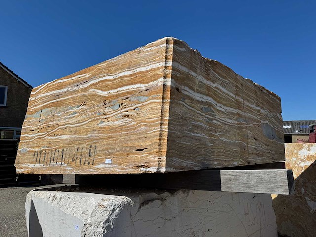 Blok marmer - voorraad natuursteen - afbeelding 2 van  2