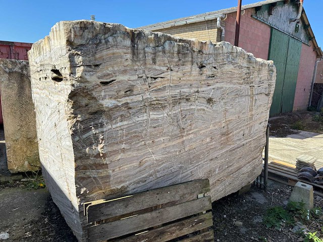 Blok marmer - voorraad natuursteen - afbeelding 2 van  2