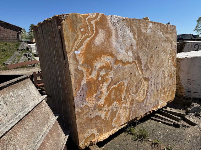 Blok marmer - voorraad natuursteen - afbeelding 2 van  2