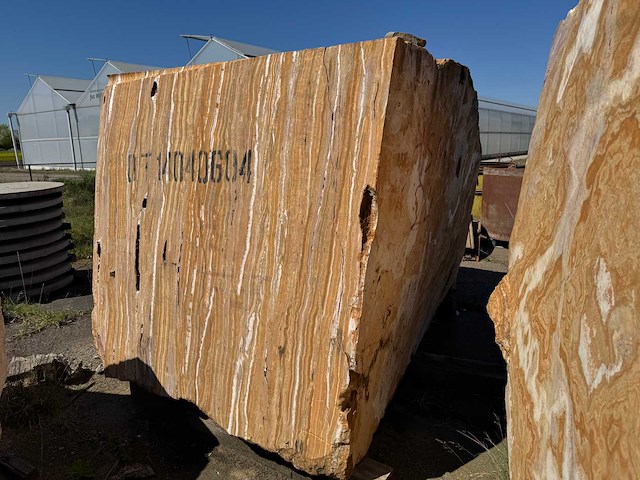 Blok marmer - voorraad natuursteen - afbeelding 1 van  2