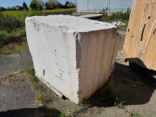 Blok marmer - voorraad natuursteen - afbeelding 1 van  2