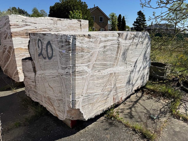 Blok marmer - voorraad natuursteen - afbeelding 1 van  2