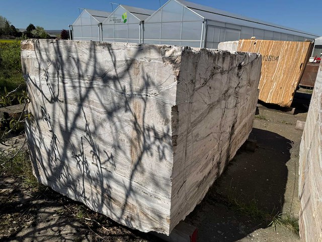 Blok marmer - voorraad natuursteen - afbeelding 2 van  2
