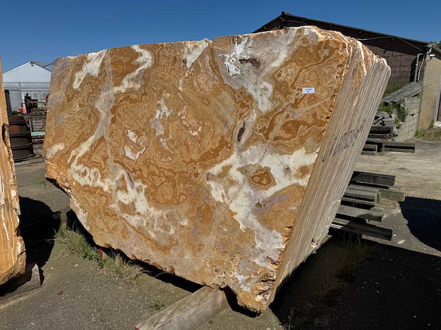 Blok marmer - voorraad natuursteen - afbeelding 1 van  2