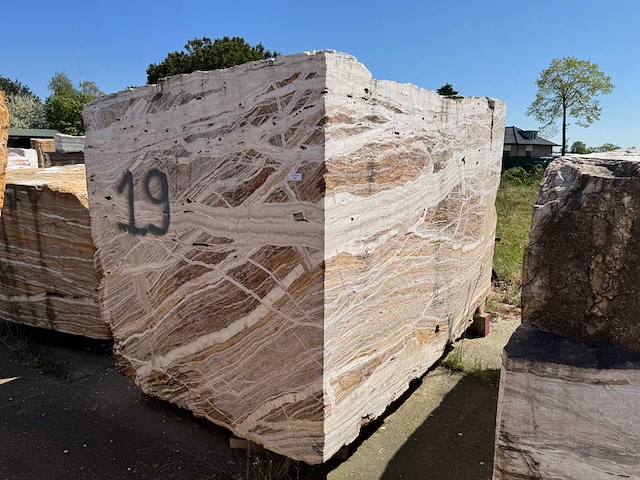 Blok marmer - voorraad natuursteen - afbeelding 1 van  2