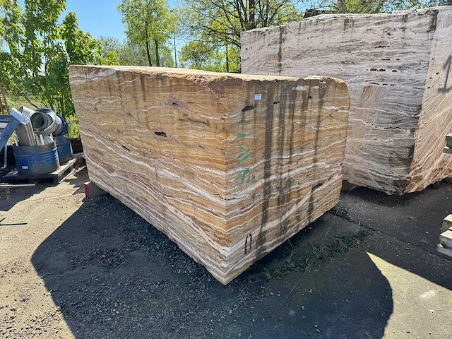 Blok marmer - voorraad natuursteen - afbeelding 2 van  2