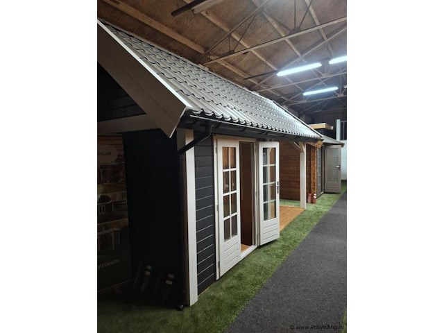 Blokhut (vuren) met veranda - 550x250cm - afbeelding 32 van  34