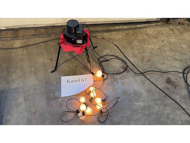 Blower voor inflatable op standaard met verlichting inclusief opbergkist - afbeelding 1 van  2