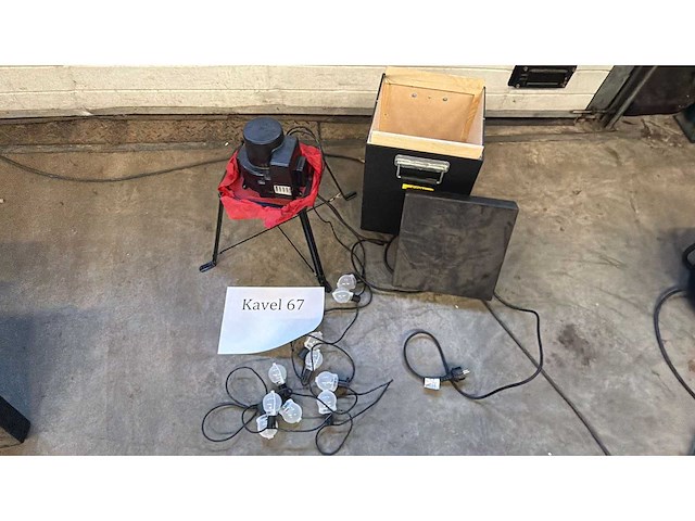 Blower voor inflatable op standaard met verlichting inclusief opbergkist - afbeelding 2 van  2