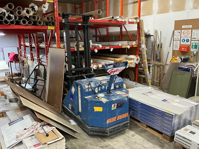 Blue giant - stapelaar met priem voor tapijtrollen - afbeelding 1 van  9