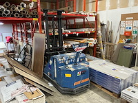 Blue giant - stapelaar met priem voor tapijtrollen