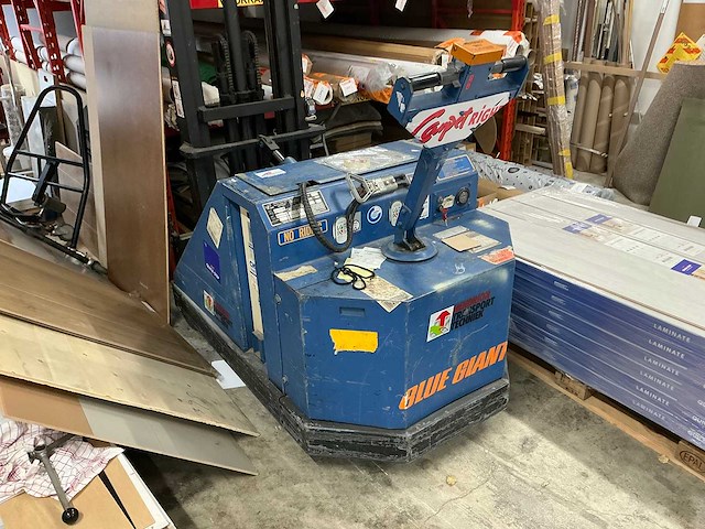 Blue giant - stapelaar met priem voor tapijtrollen - afbeelding 2 van  9