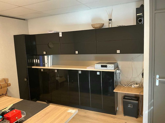 Blum wandkast - afbeelding 1 van  13