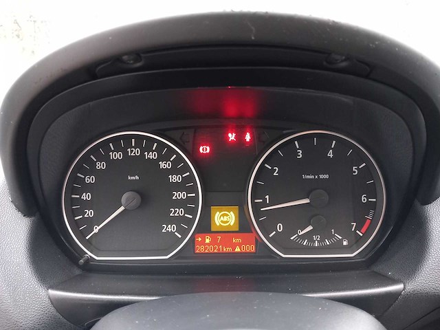 Bmw - 1-serie - 116i - personenauto - afbeelding 13 van  14