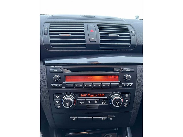 Bmw - 1-serie - 116i - personenauto - afbeelding 4 van  12