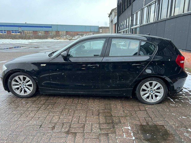 Bmw - 1-serie - 116i - personenauto - afbeelding 11 van  12