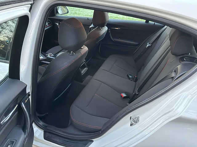 Bmw - 1-serie - 116i business+ - 2012 - 63-tjb-7 - personenauto - afbeelding 14 van  26