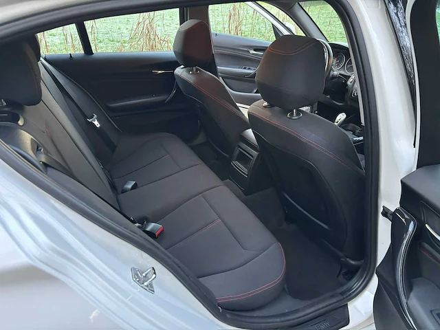 Bmw - 1-serie - 116i business+ - 2012 - 63-tjb-7 - personenauto - afbeelding 16 van  26