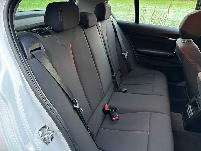 Bmw - 1-serie - 116i business+ - 2012 - 63-tjb-7 - personenauto - afbeelding 17 van  26