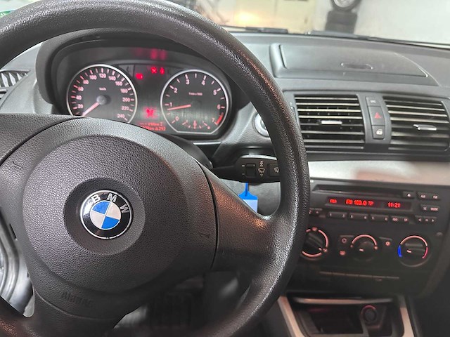 Bmw - 1-serie - 116i executive - car - 2008 - afbeelding 16 van  17