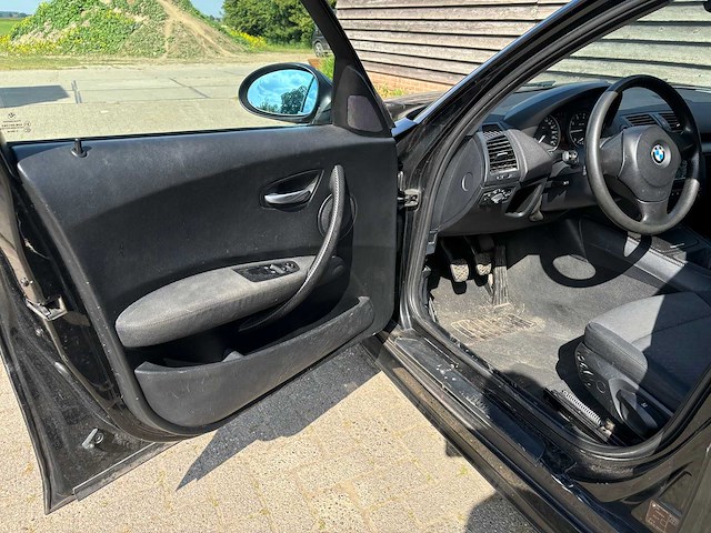 Bmw - 1-serie - 116i high executive - car - 2005 - afbeelding 33 van  33
