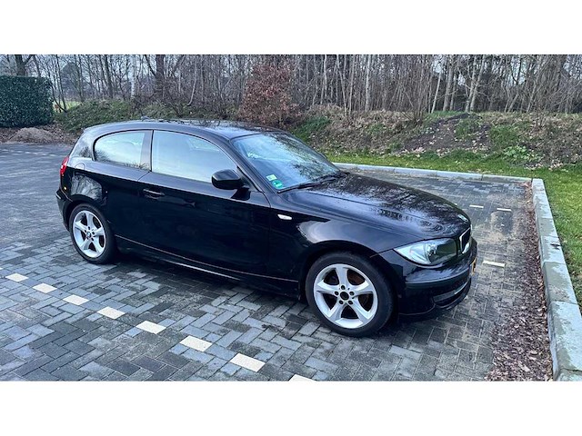 Bmw - 1-serie - 116i high executive - personenauto - afbeelding 2 van  18