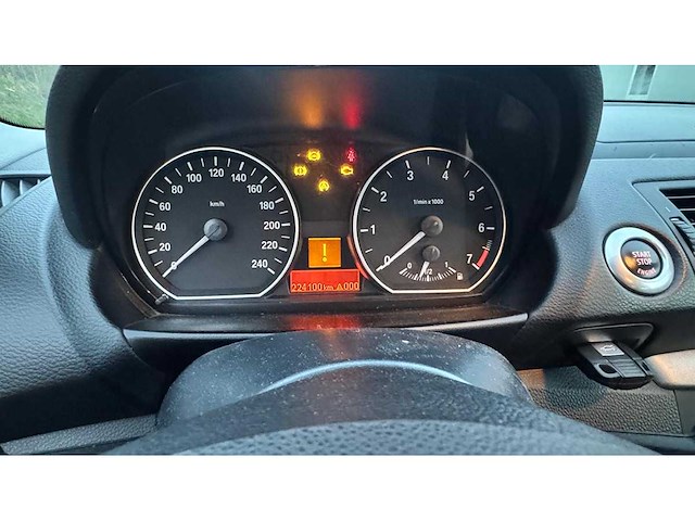 Bmw - 1-serie - 116i high executive - personenauto - afbeelding 9 van  18