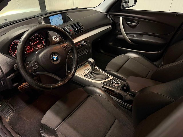 Bmw - 1-serie - 120i bns line ed. - 04-nnt-2 - 2010 iaw - afbeelding 17 van  22