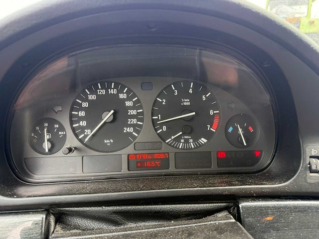 Bmw - 1996 - 5-serie - 523i executive - personenauto - afbeelding 13 van  22