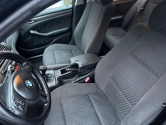 Bmw - 2001 - 3-serie touring - 318i executive - 44-hg-kb - afbeelding 3 van  13