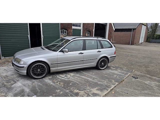 Bmw - 2001 - 3-serie touring - 318i executive - personenauto - afbeelding 1 van  10