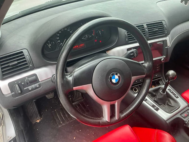 Bmw - 2001 - 3-serie touring - 320i executive - personenauto - driftauto - afbeelding 28 van  28