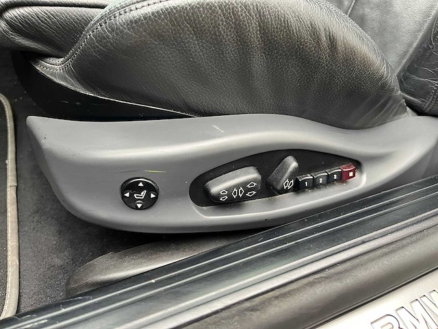 Bmw - 2004 - 6-serie - 645ci s - personenauto - afbeelding 17 van  20