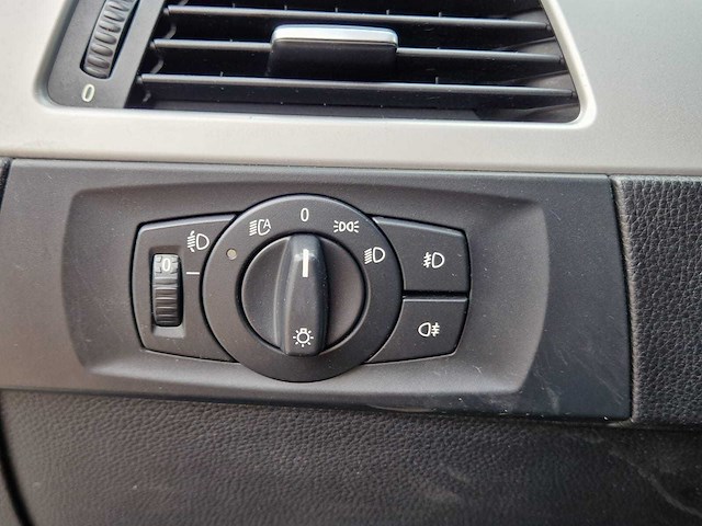 Bmw - 2005 - 3-serie - 318i dynamic exec. - 99-rz-pj - afbeelding 24 van  26