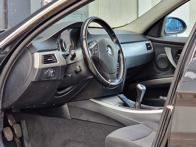 Bmw - 2005 - 3-serie - 318i dynamic exec. - 99-rz-pj - afbeelding 2 van  26