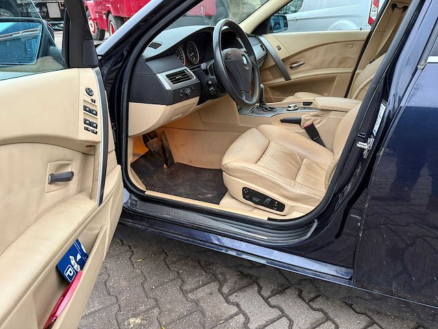 Bmw - 2005 - 5-serie - 530i high executive - personenauto - afbeelding 16 van  22